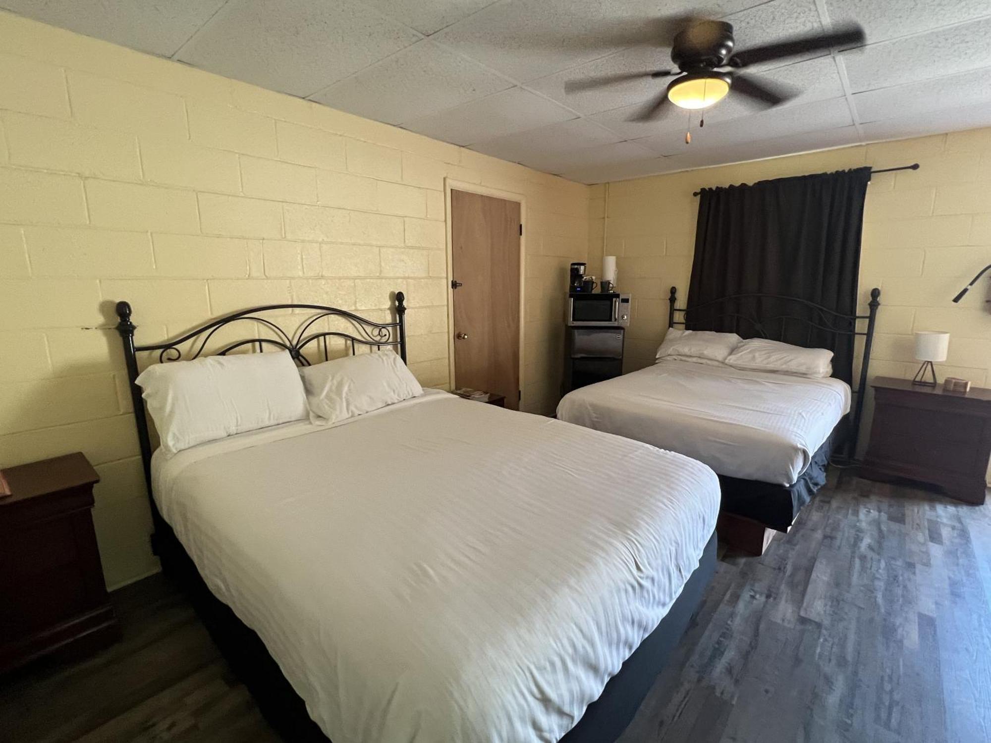 Ji11, Queen Guest Room At The Joplin Inn At The Entrance To Mountain Harbor Resort Hotel Room Mount Ida Eksteriør billede